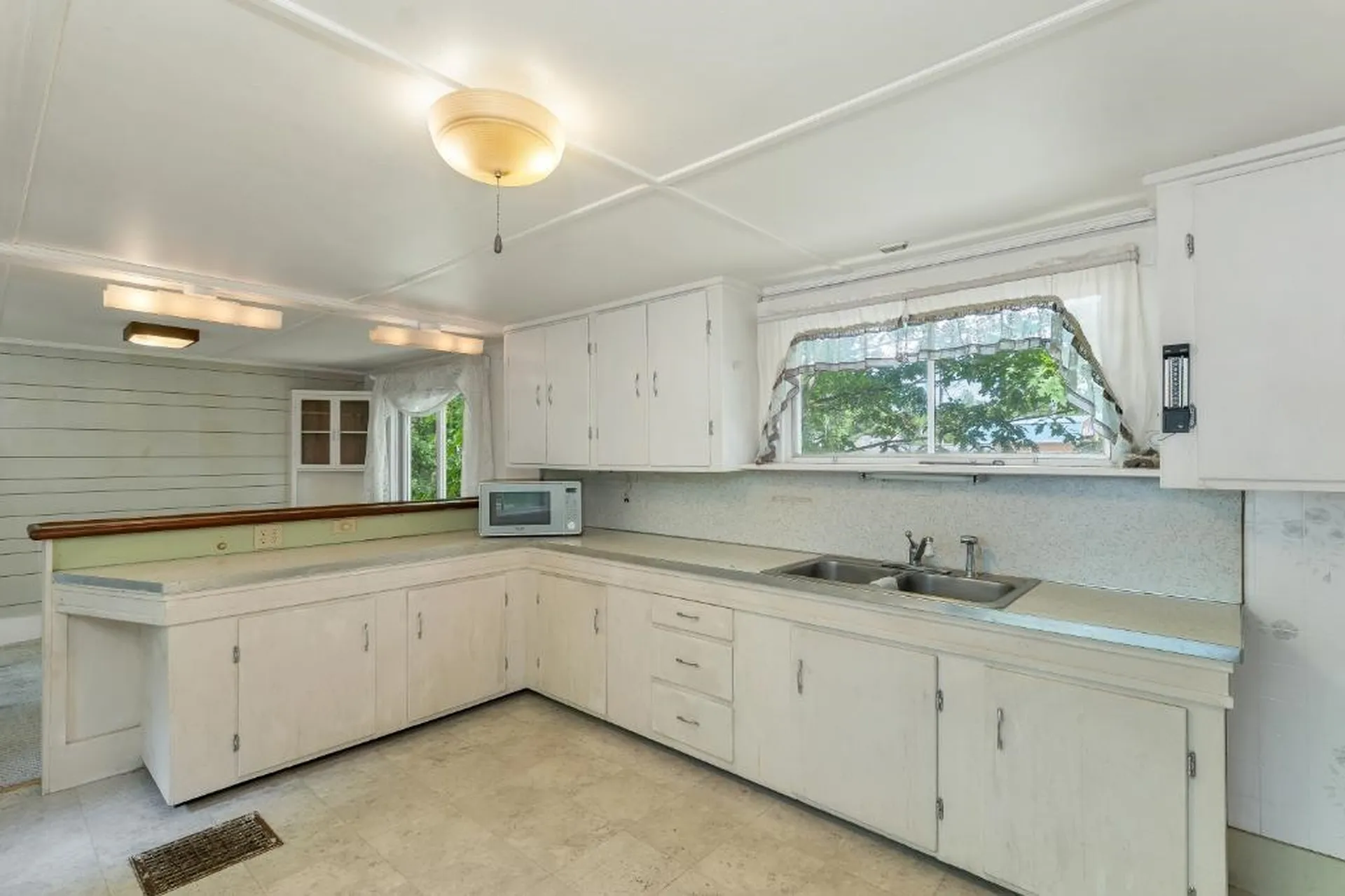 4 Varney Point Road Gilford NH 03249
