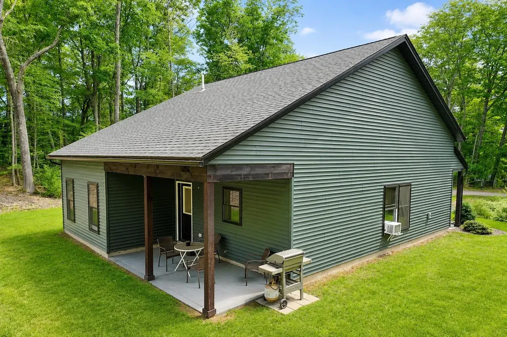 31 Crowcroft Drive Rindge NH 03461