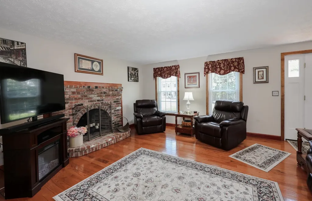 6 Grace Drive Nashua NH 03062