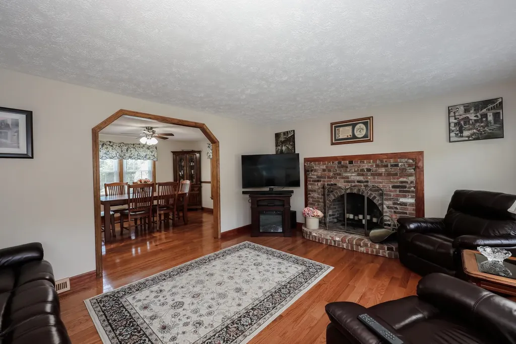 6 Grace Drive Nashua NH 03062