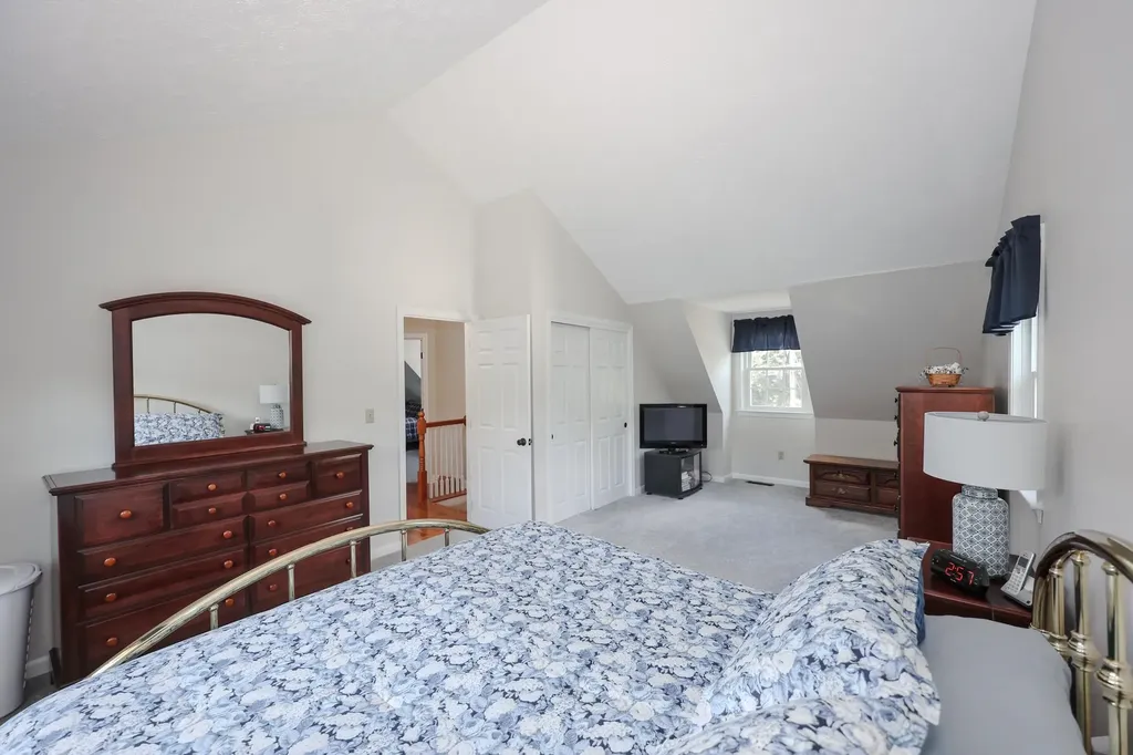6 Grace Drive Nashua NH 03062