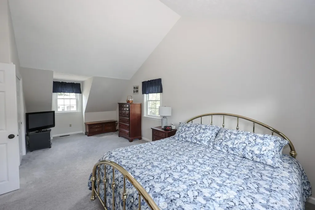 6 Grace Drive Nashua NH 03062