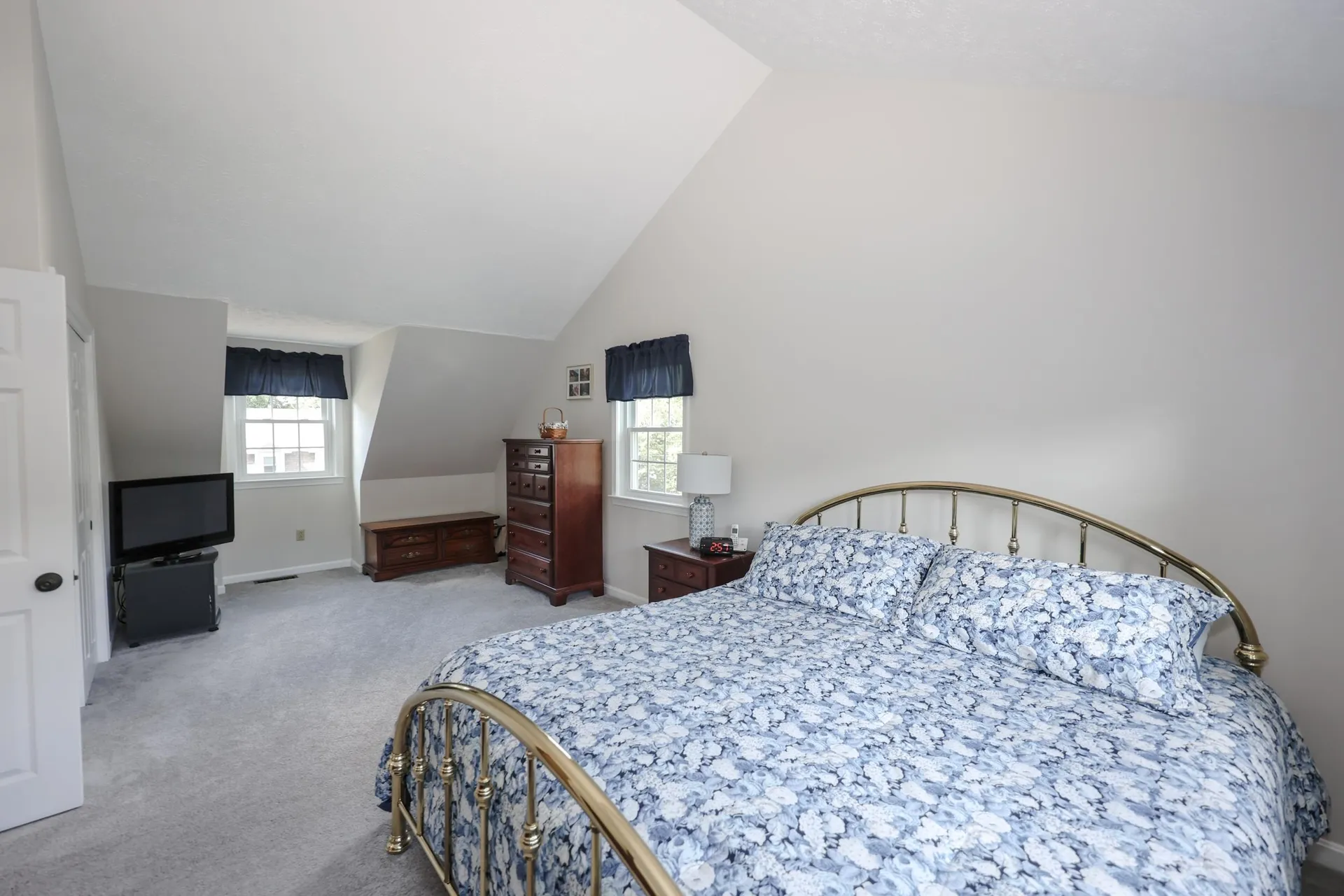 6 Grace Drive Nashua NH 03062