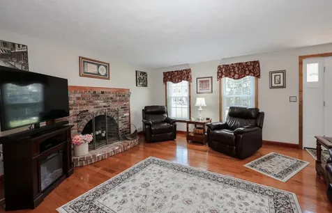 6 Grace Drive Nashua NH 03062