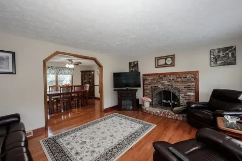 6 Grace Drive Nashua NH 03062