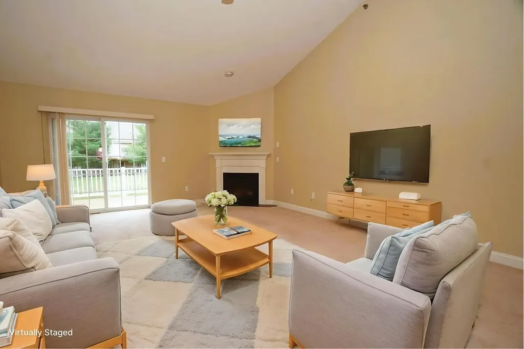136 Hall Road Fremont NH 03044