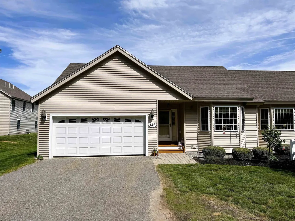 136 Hall Road Fremont NH 03044