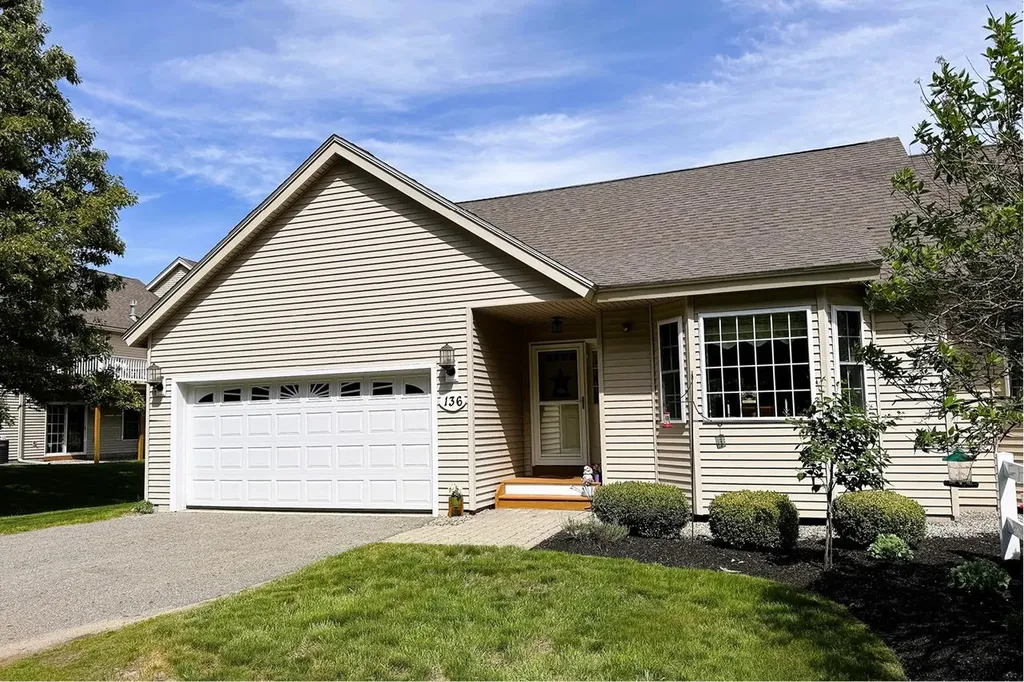 136 Hall Road Fremont NH 03044