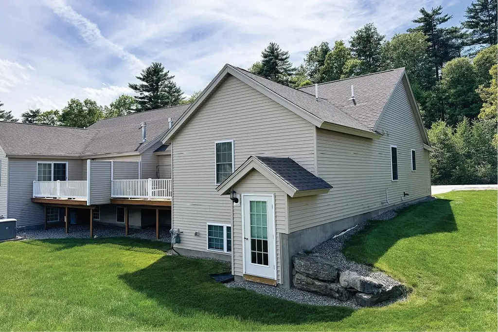 136 Hall Road Fremont NH 03044