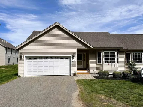 136 Hall Road Fremont NH 03044