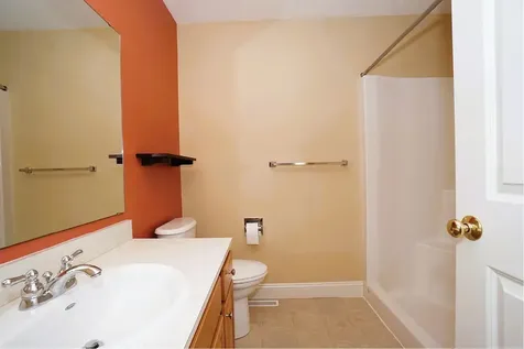 136 Hall Road Fremont NH 03044