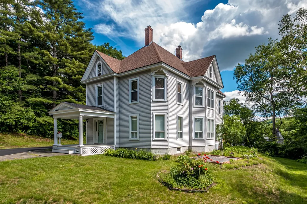 77 Bunker Hill Street Lancaster NH 03584