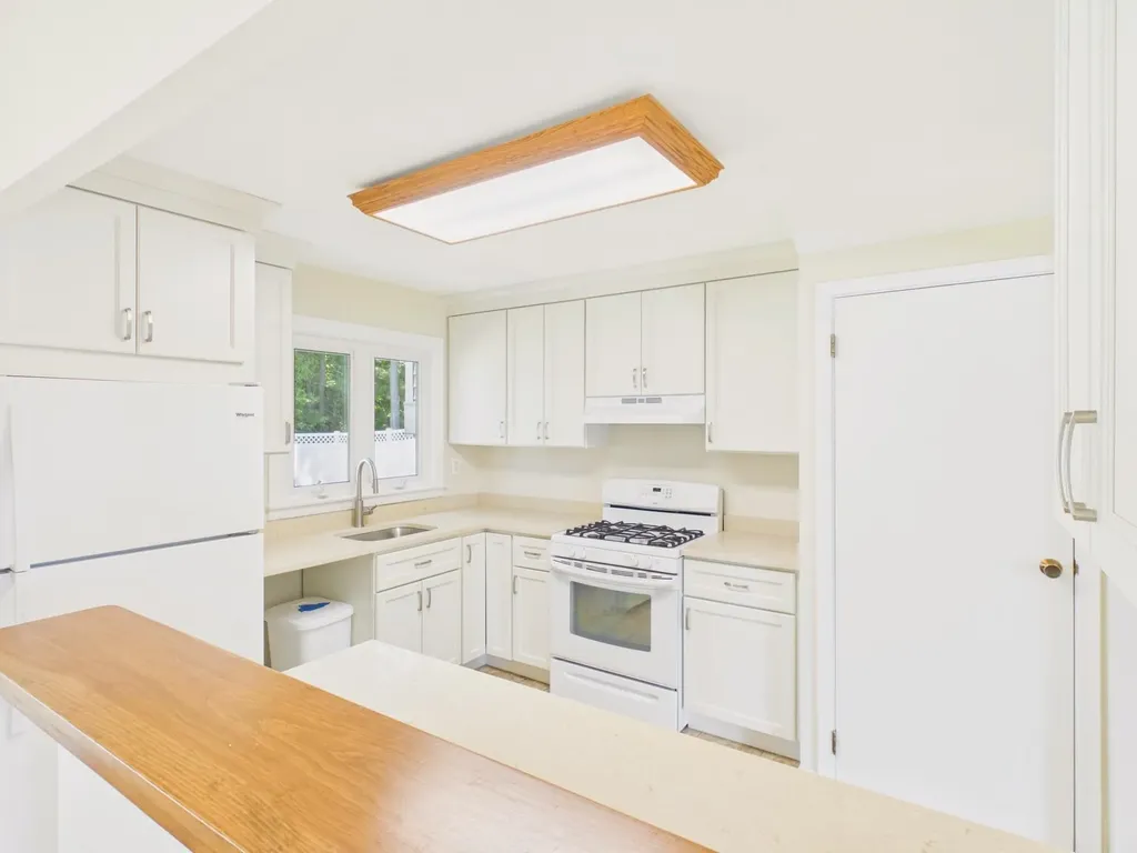 29 Burnside Street Nashua NH 03064