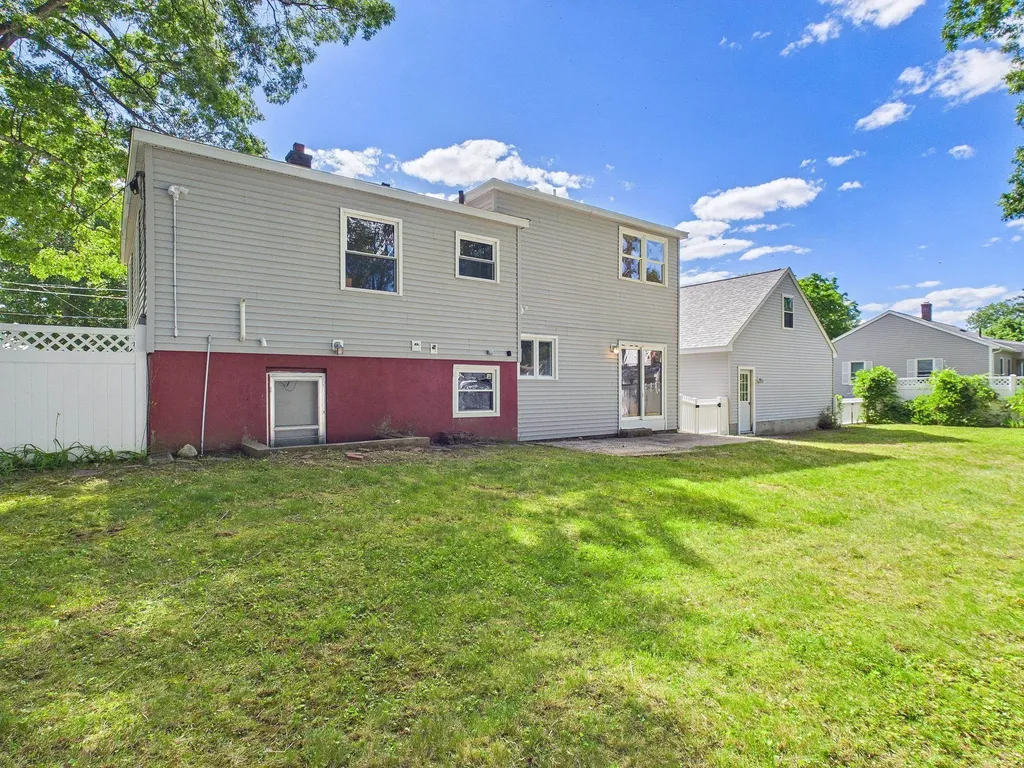 29 Burnside Street Nashua NH 03064