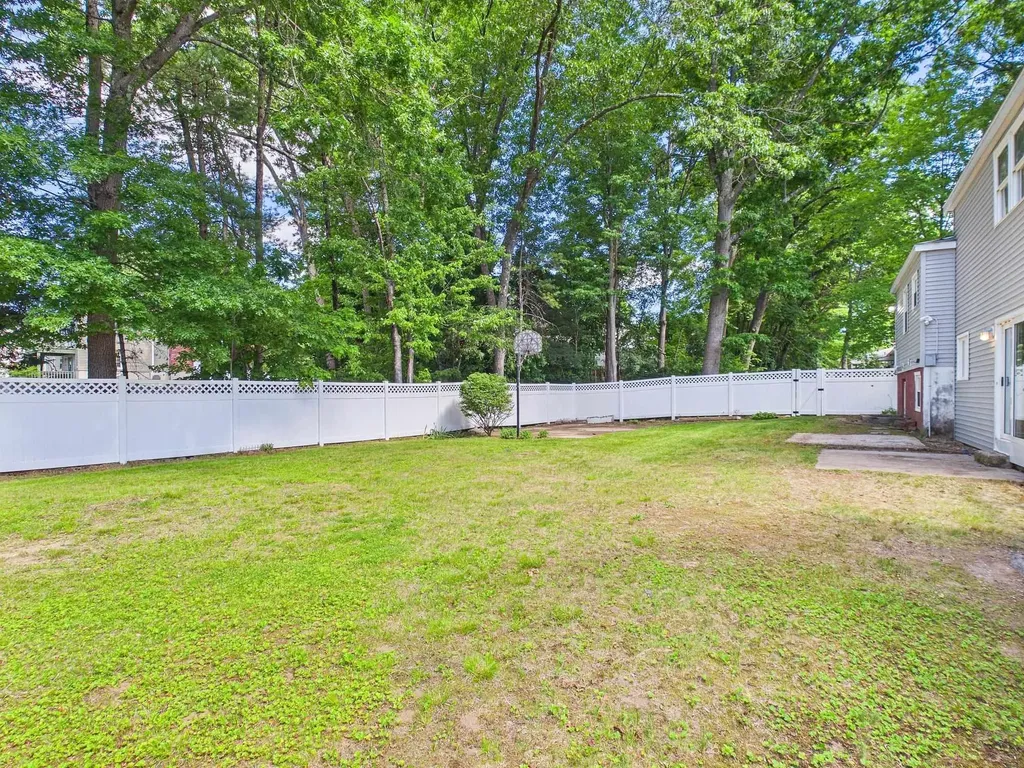 29 Burnside Street Nashua NH 03064