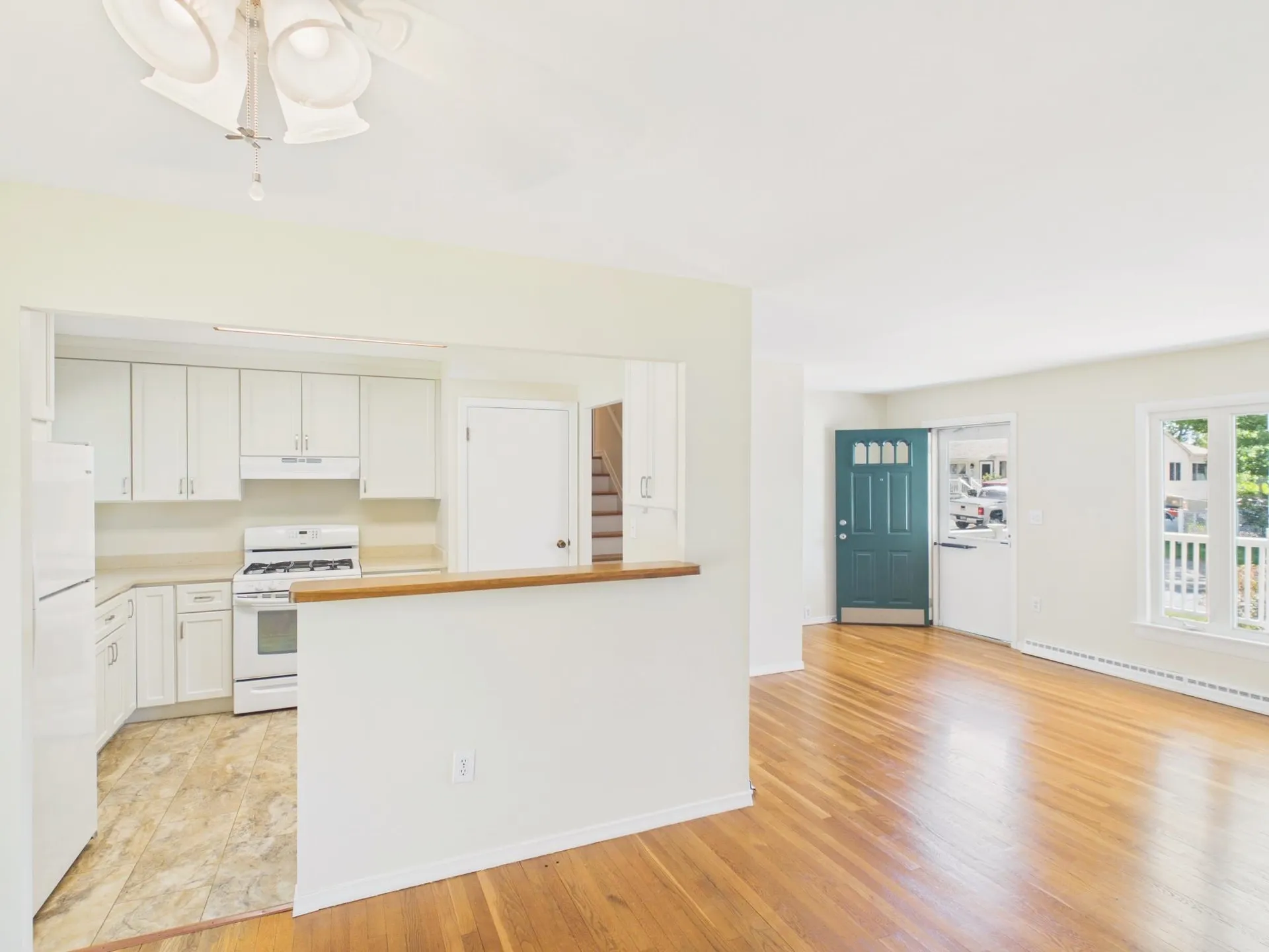 29 Burnside Street Nashua NH 03064