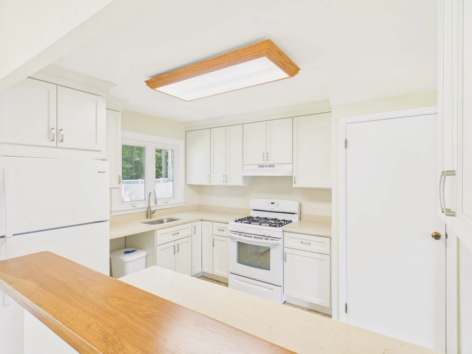 29 Burnside Street Nashua NH 03064