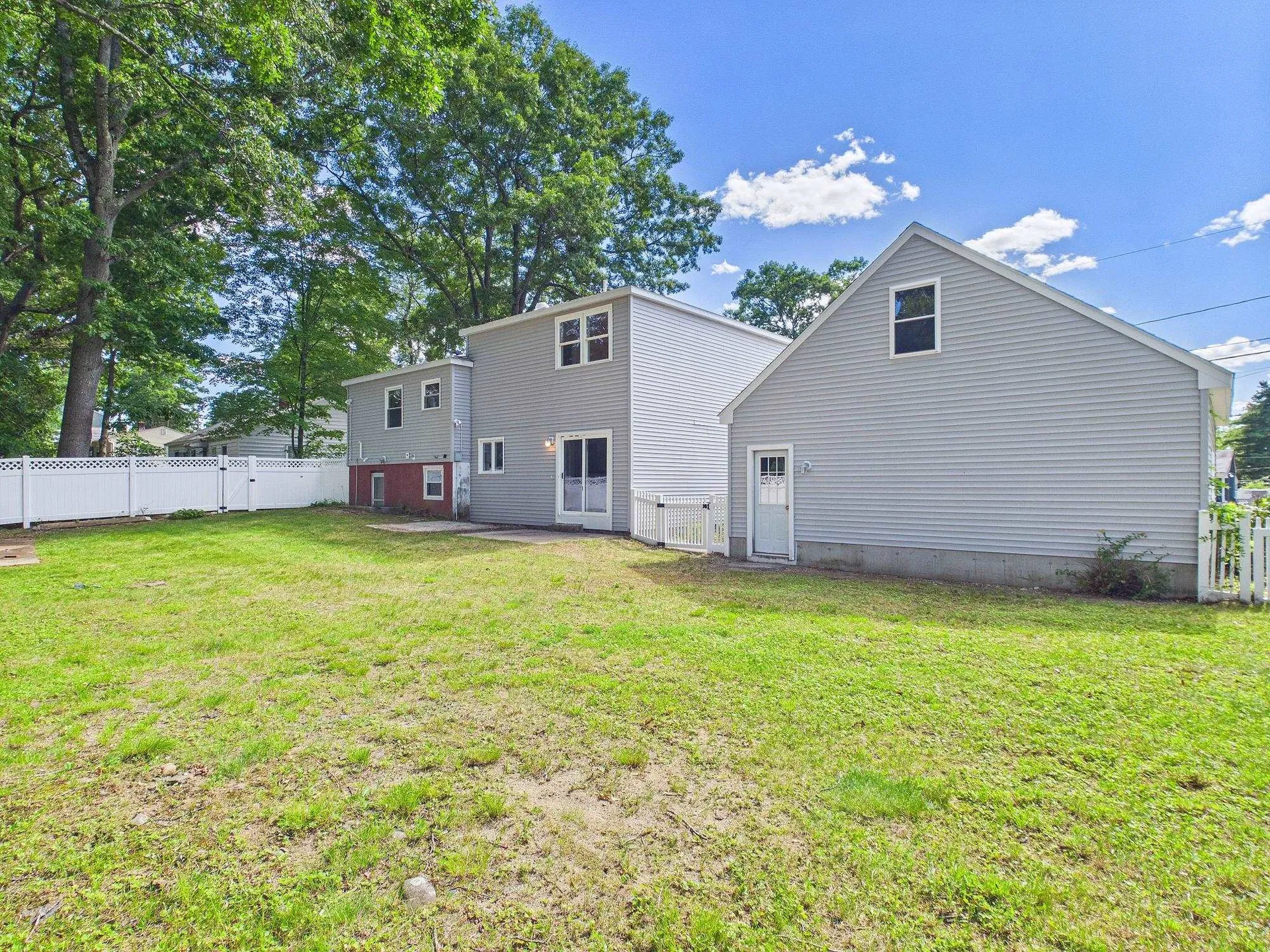 29 Burnside Street Nashua NH 03064
