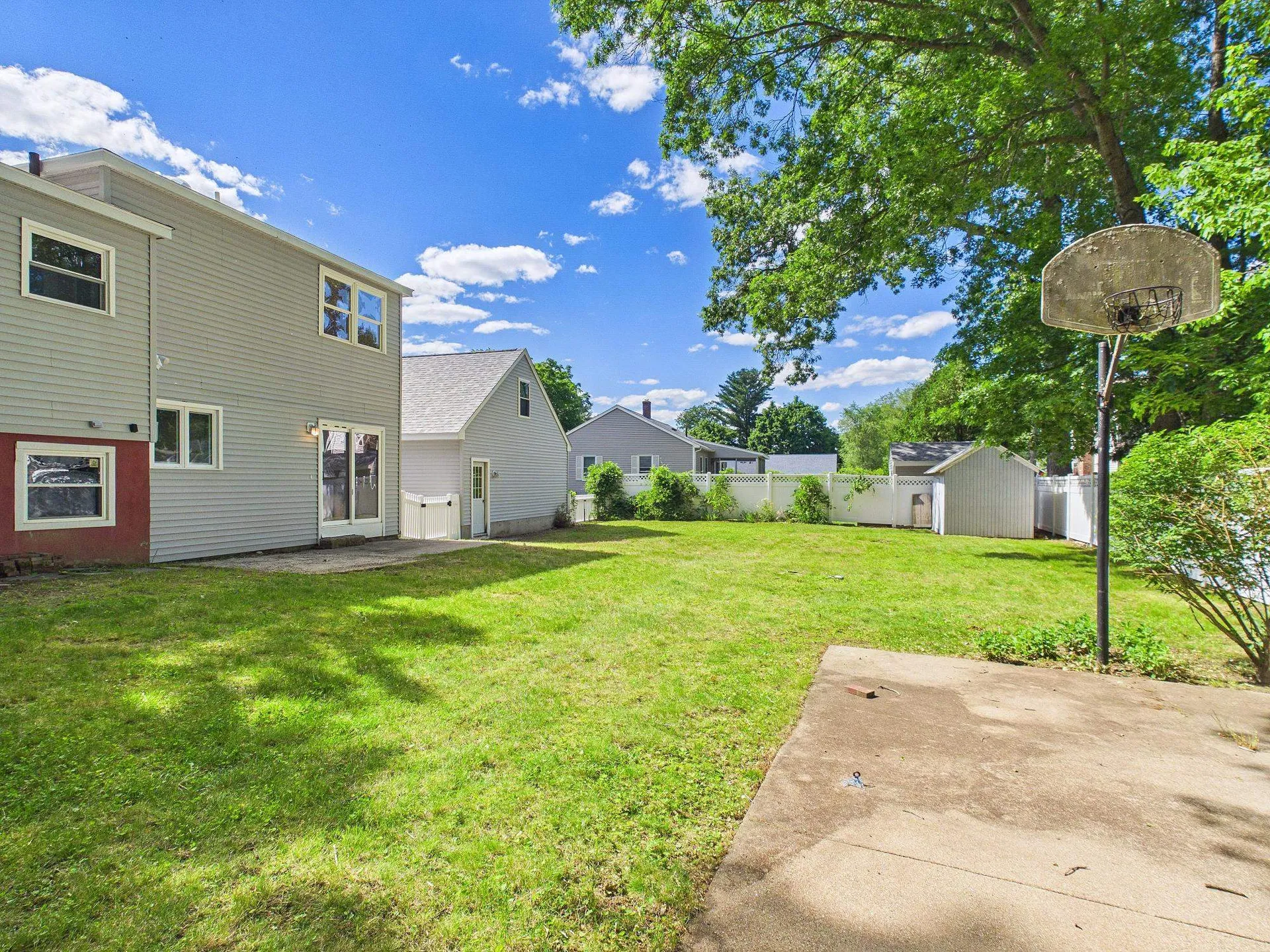 29 Burnside Street Nashua NH 03064