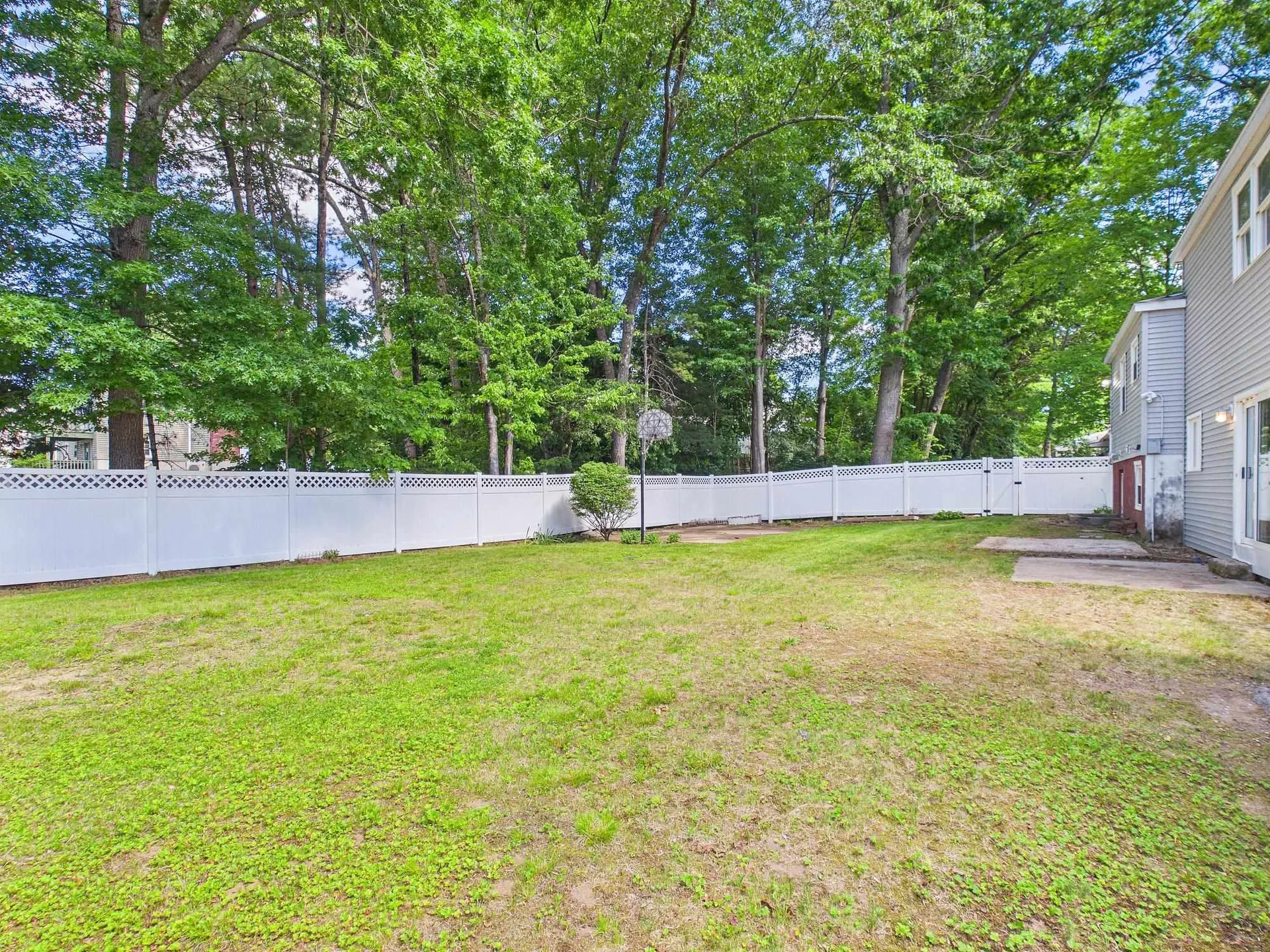 29 Burnside Street Nashua NH 03064