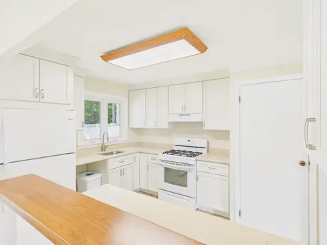 29 Burnside Street Nashua NH 03064