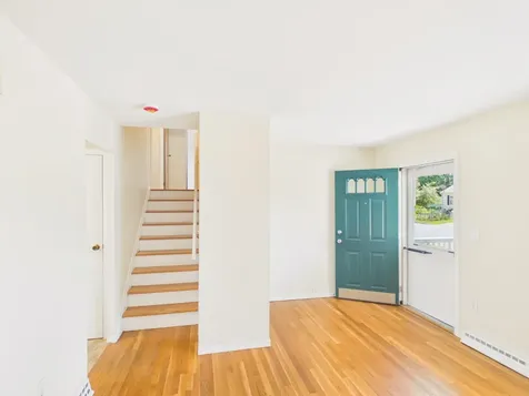 29 Burnside Street Nashua NH 03064