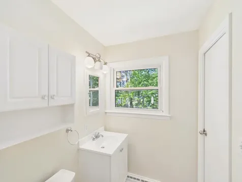 29 Burnside Street Nashua NH 03064