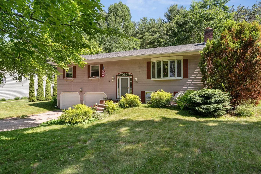 10 Logwood Circle Essex VT 05452