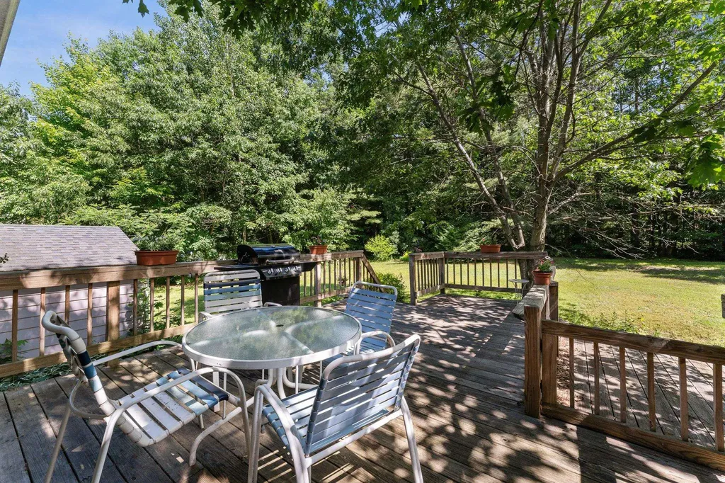 10 Logwood Circle Essex VT 05452