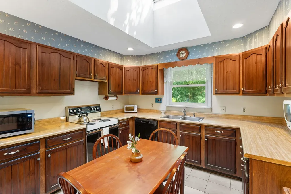 10 Logwood Circle Essex VT 05452