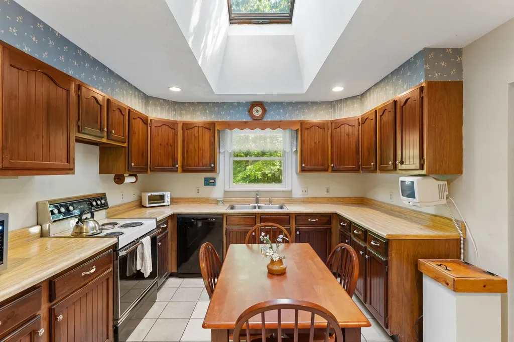 10 Logwood Circle Essex VT 05452