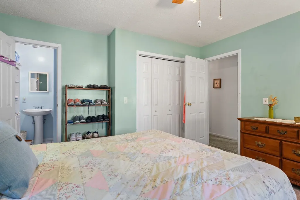 10 Logwood Circle Essex VT 05452