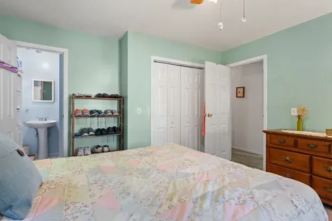 10 Logwood Circle Essex VT 05452