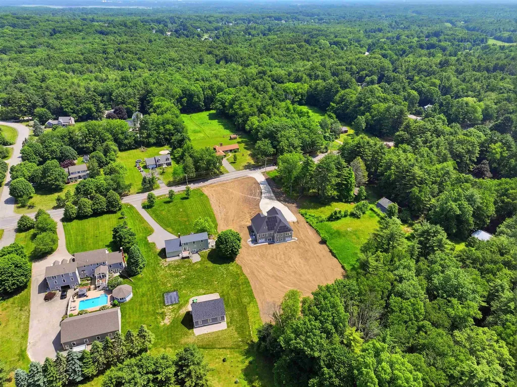 116 Winnicutt Road Stratham NH 03885