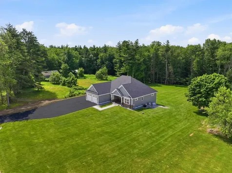 116 Winnicutt Road Stratham NH 03885