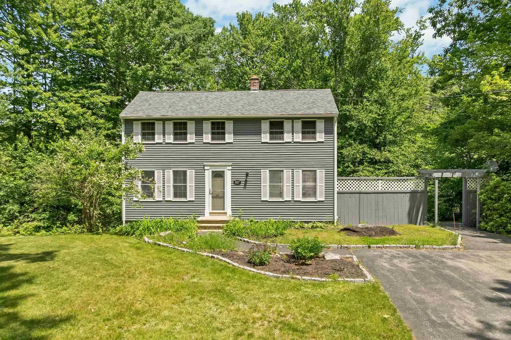 527 North Main Street Wolfeboro NH 03894