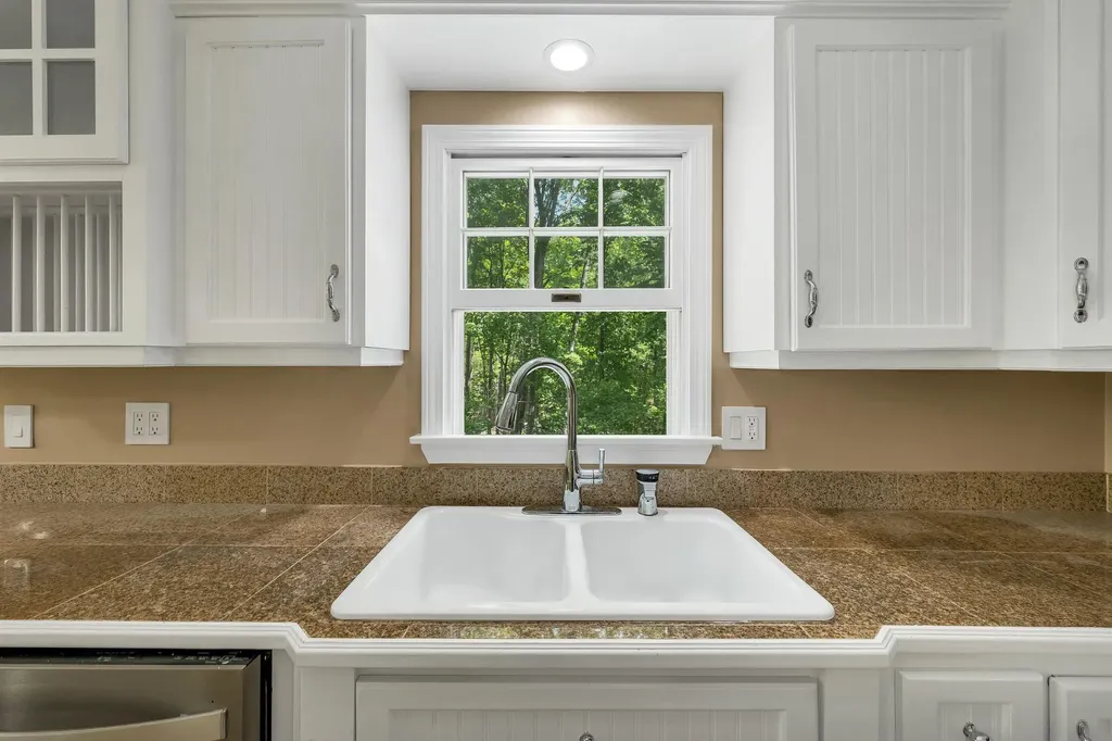 527 North Main Street Wolfeboro NH 03894