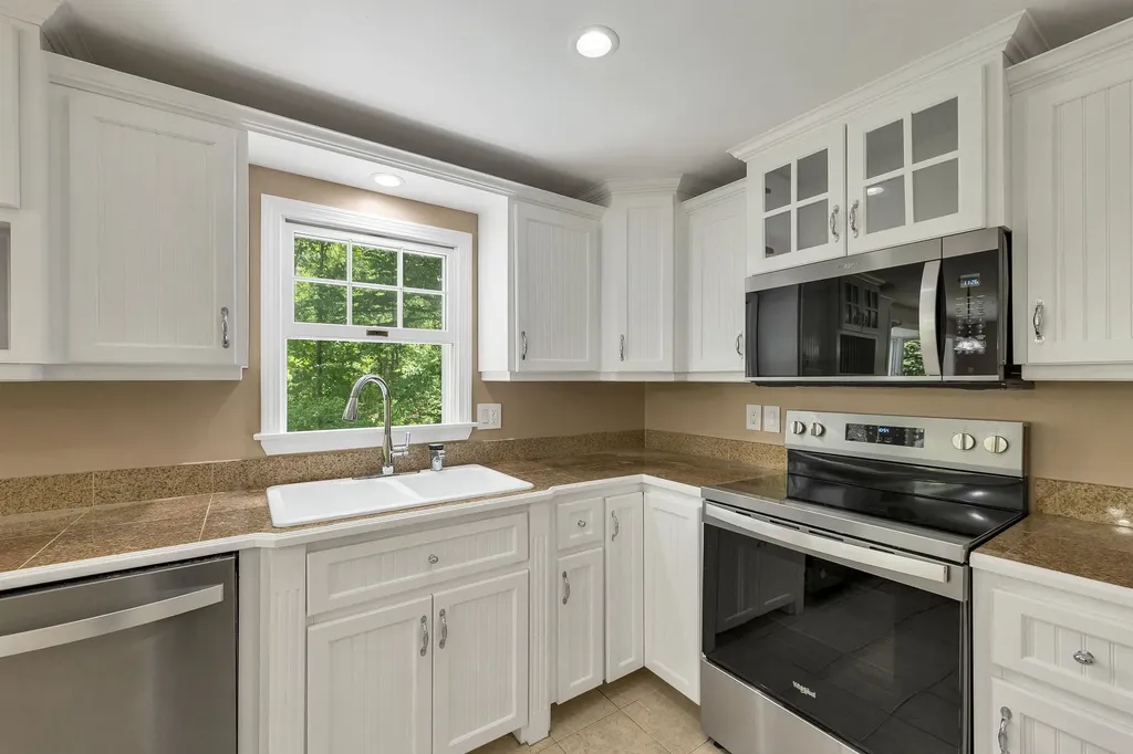 527 North Main Street Wolfeboro NH 03894