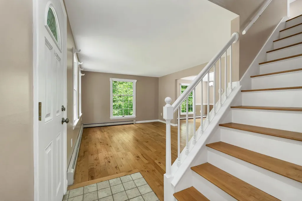 527 North Main Street Wolfeboro NH 03894