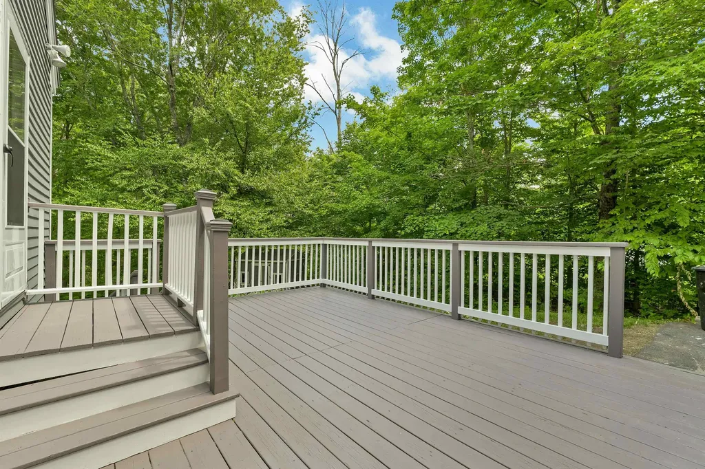 527 North Main Street Wolfeboro NH 03894