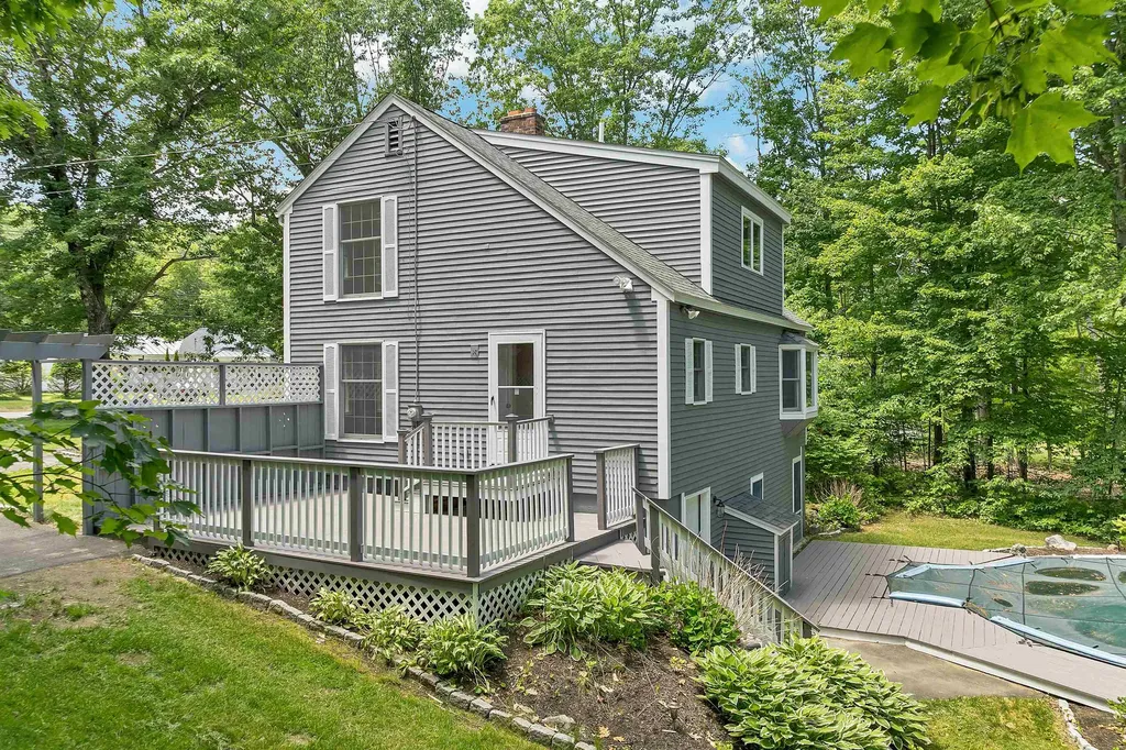 527 North Main Street Wolfeboro NH 03894