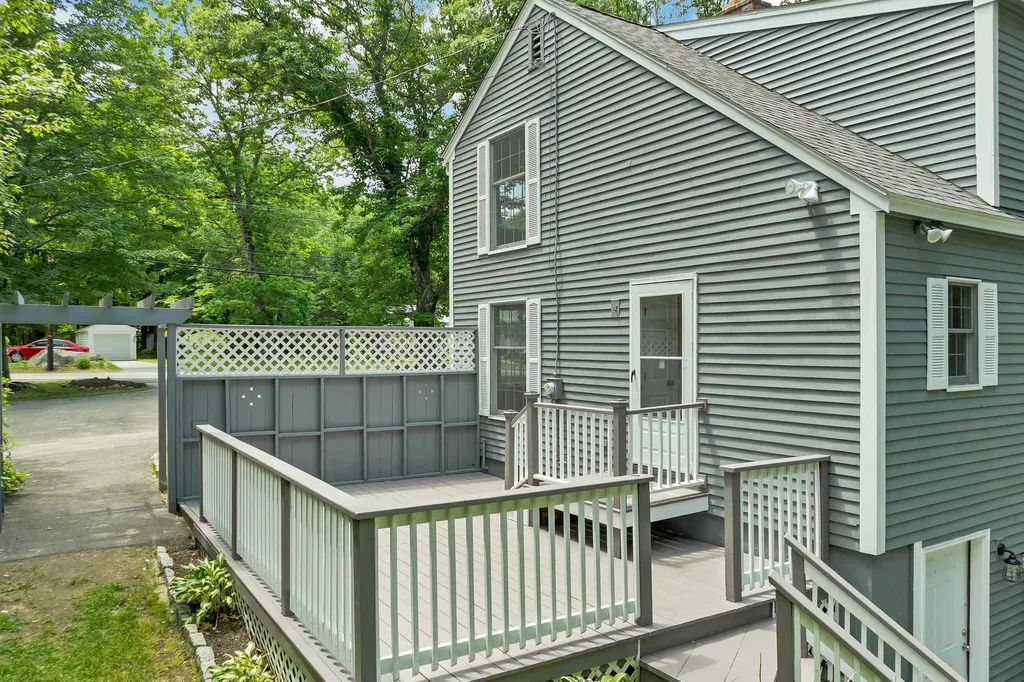 527 North Main Street Wolfeboro NH 03894