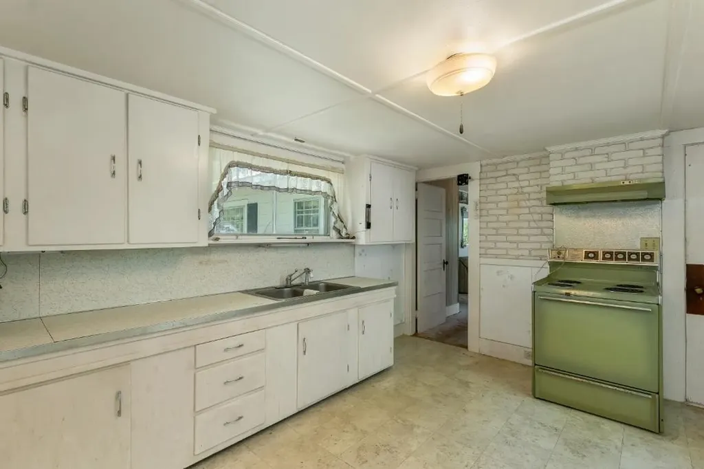 4 Varney Point Road Gilford NH 03249