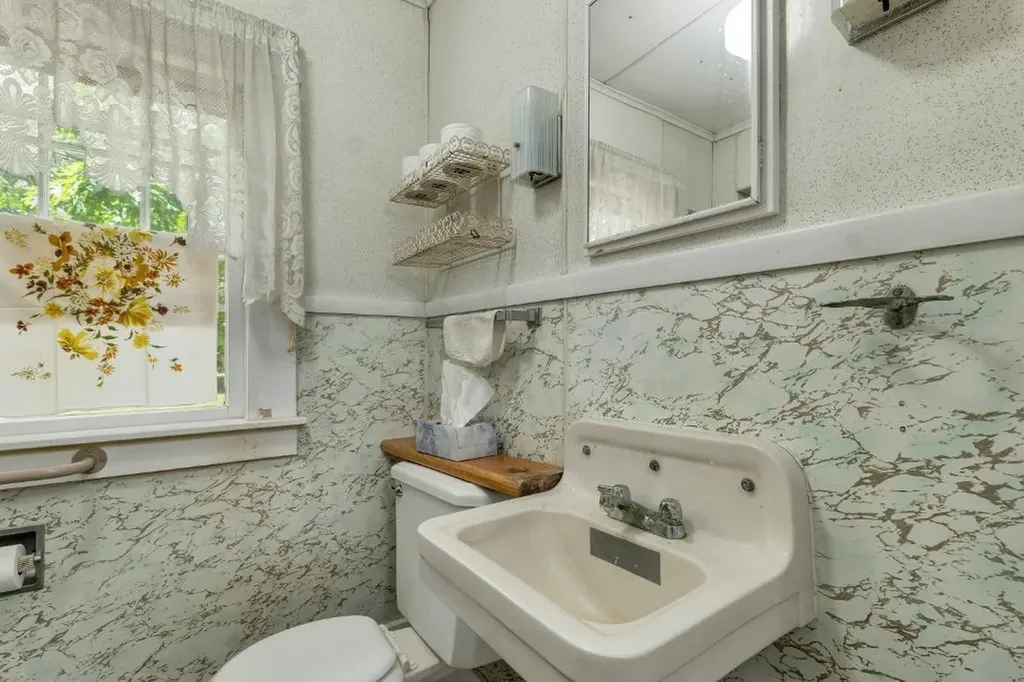 4 Varney Point Road Gilford NH 03249