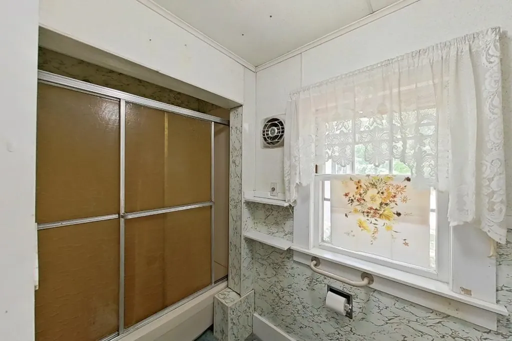 4 Varney Point Road Gilford NH 03249