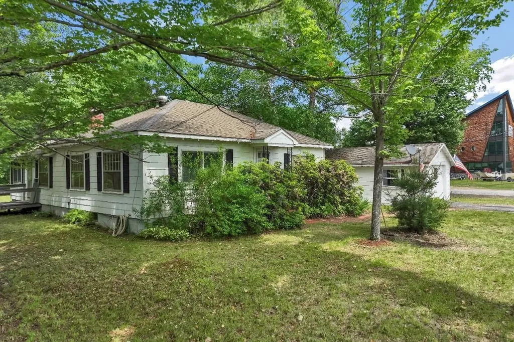 4 Varney Point Road Gilford NH 03249