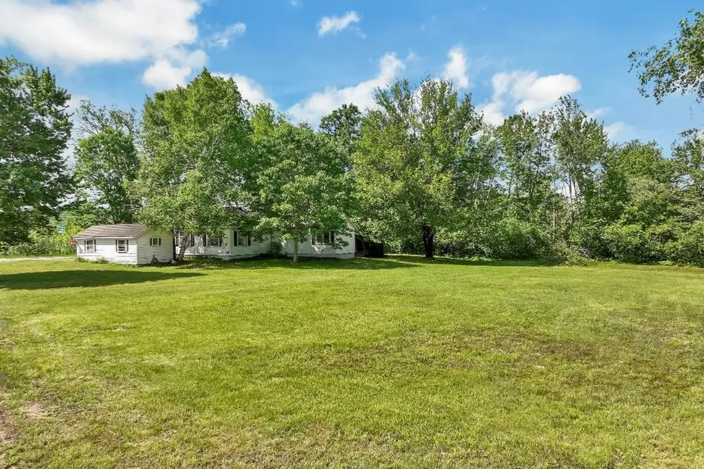 4 Varney Point Road Gilford NH 03249