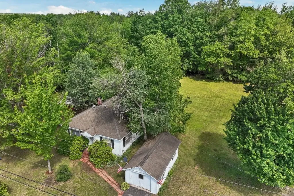 4 Varney Point Road Gilford NH 03249
