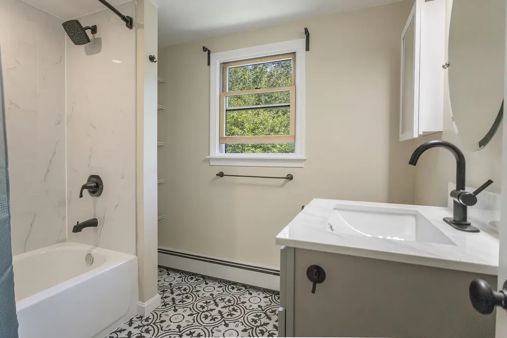 11 Ridgewood Drive Kingston NH 03848