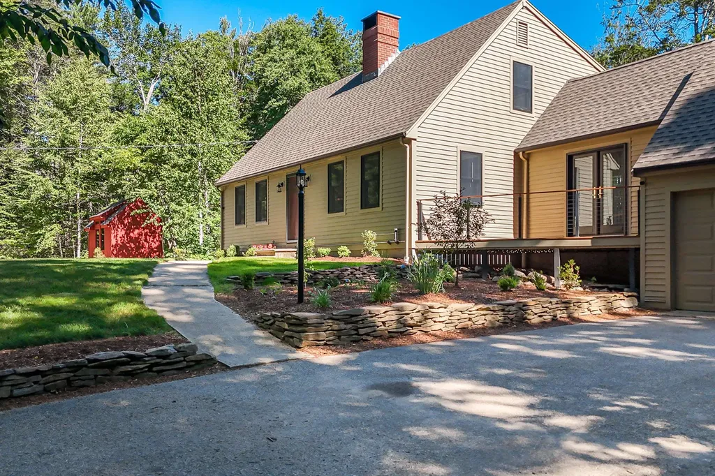 11 Ridgewood Drive Kingston NH 03848